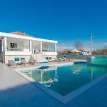 In With Pool Near Zadar 펜션