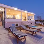 In With Pool Near Zadar 펜션