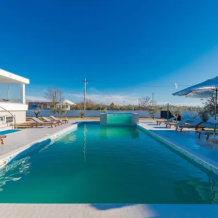 In With Pool Near Zadar Galovac (Zadar)