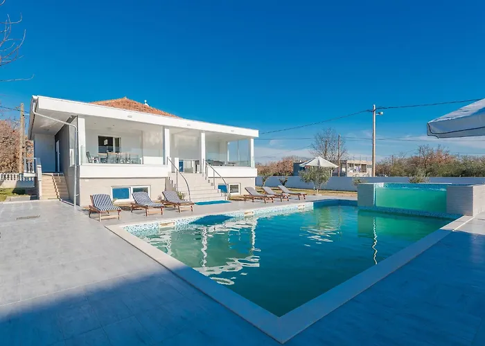 In With Pool Near Zadar Dom wakacyjny