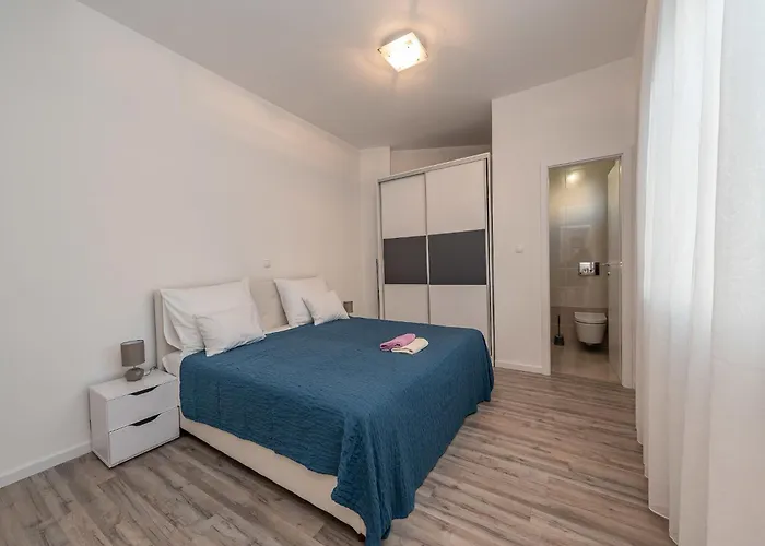 In With Pool Near Zadar