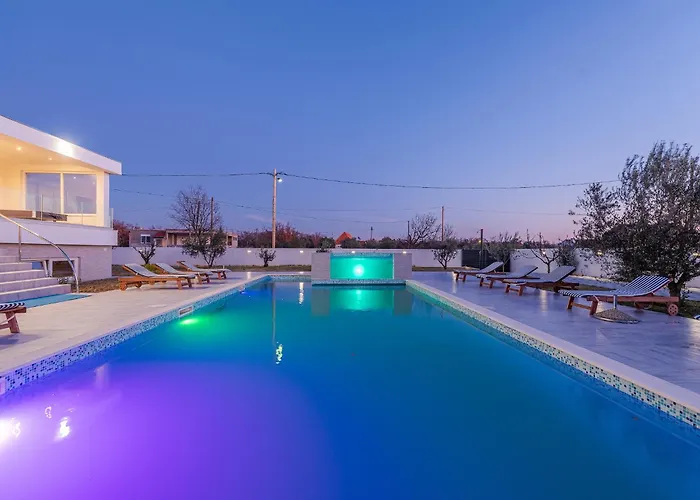 In With Pool Near Zadar *