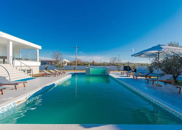 In With Pool Near Zadar Galovac (Zadar)