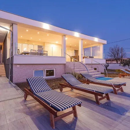 Classy In With Swimming Pool *
