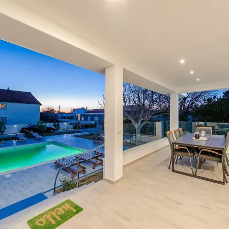 Feriehus Classy In With Swimming Pool