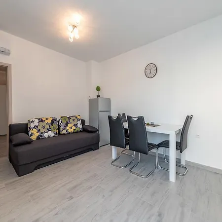 Дом отдыха In With Pool Near Zadar Galovac (Zadar)