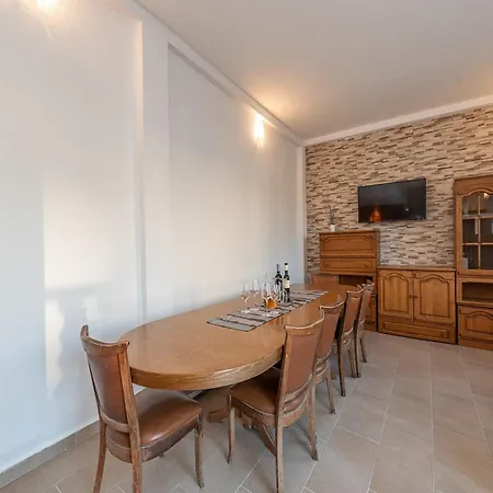 Vikendica In With Pool Near Zadar *