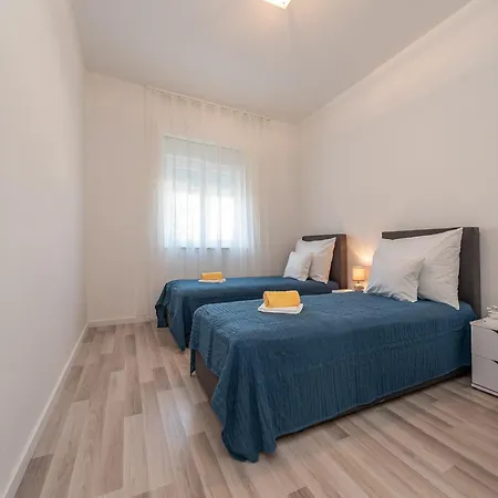 In With Pool Near Zadar * Galovac (Zadar)