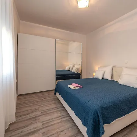 In With Pool Near Zadar Дом отдыха *