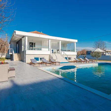 Дом отдыха In With Pool Near Zadar Galovac (Zadar)