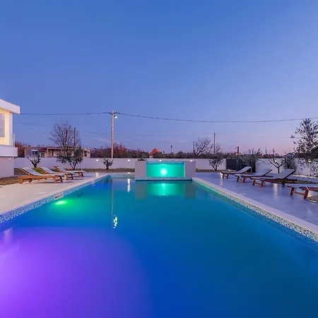 In With Pool Near Zadar *