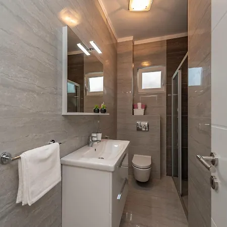 In With Pool Near Zadar Дом отдыха *