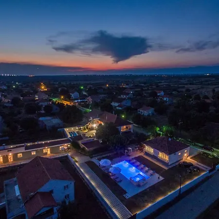 In With Pool Near Zadar Vikendica *