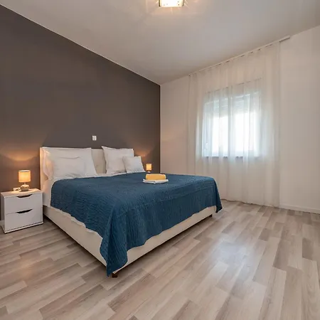 In With Pool Near Zadar Galovac (Zadar)