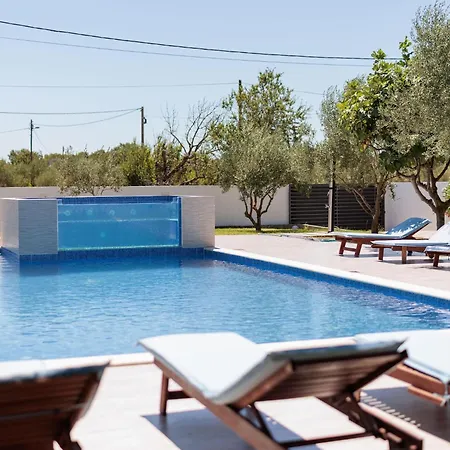 In With Pool Near Zadar Holiday home *
