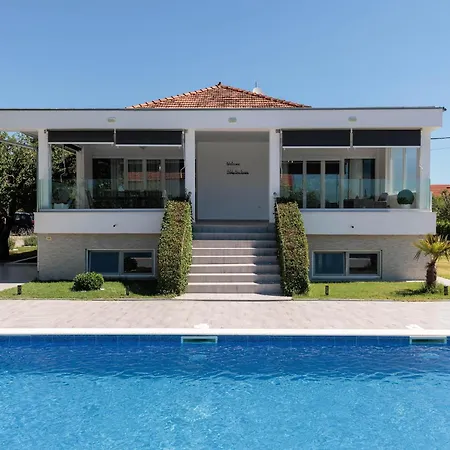 In With Pool Near Zadar Holiday home *