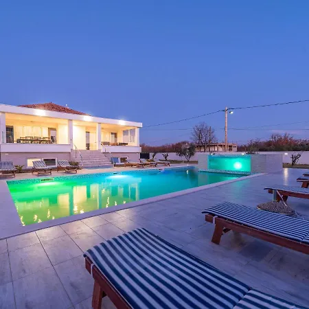 Feriehus Classy In With Swimming Pool *