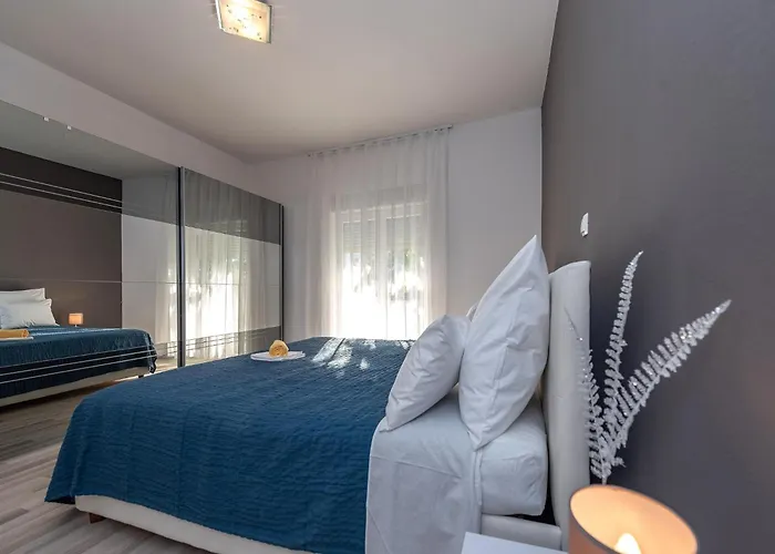 Nyaraló In With Pool Near Zadar Galovac