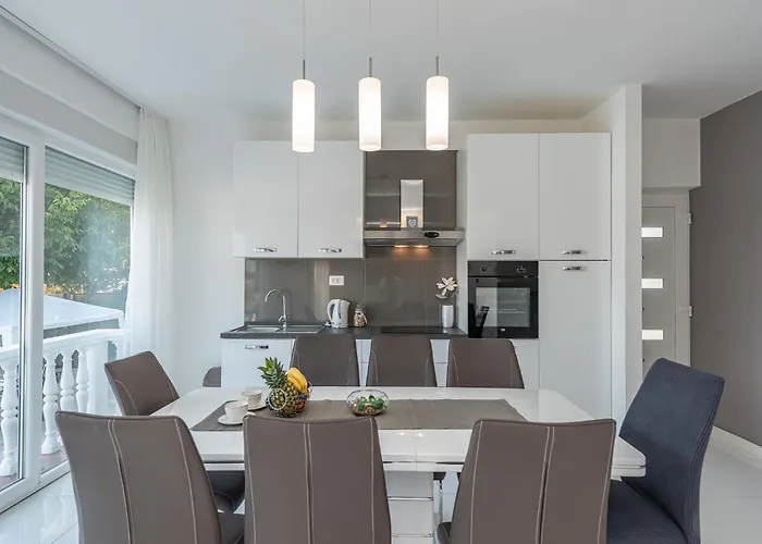 In With Pool Near Zadar *