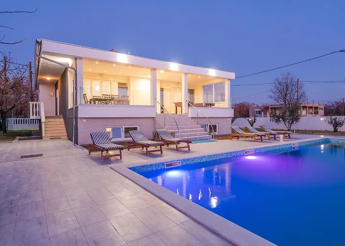 In With Pool Near Zadar Galovac