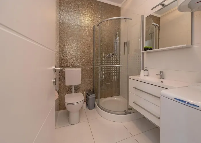 度假居 In With Pool Near Zadar Galovac (Zadar)